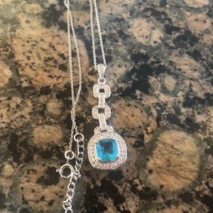 Necklace NWT. Safire stone.